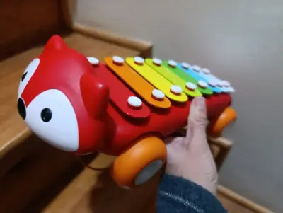 Xilófono infantil de madera colorido - miniatura 2