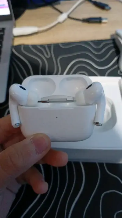 Auriculares inalámbricos Apple AirPods Pro 2 Usado - miniatura 4