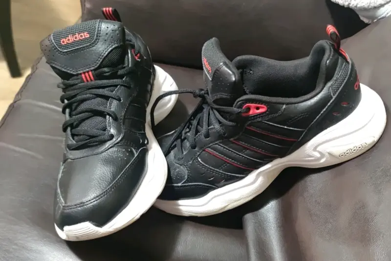 Zapatillas deportivas Adidas negras y rojas - 3