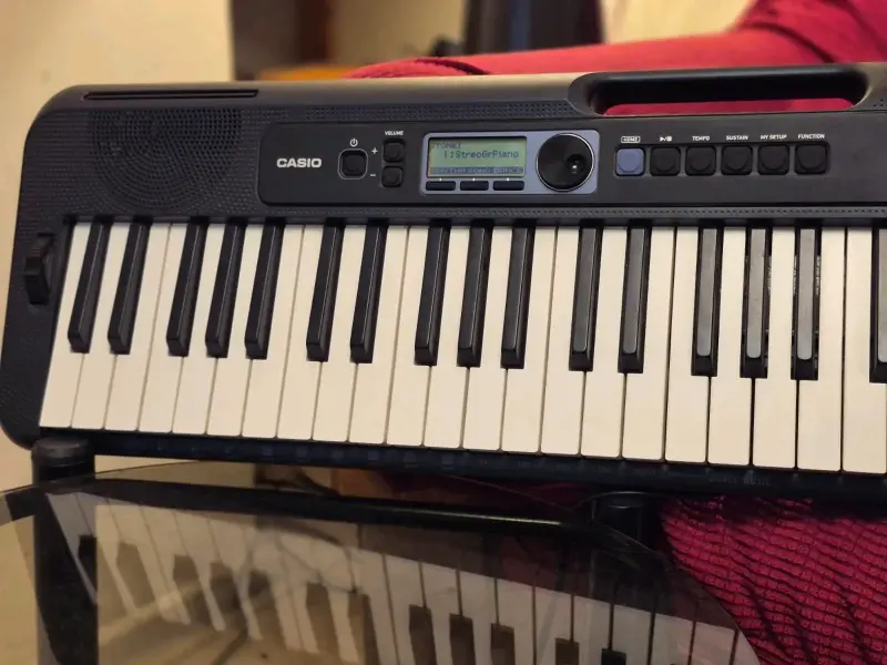 Teclado Casio Casiotone CT-S200 con soporte - 4