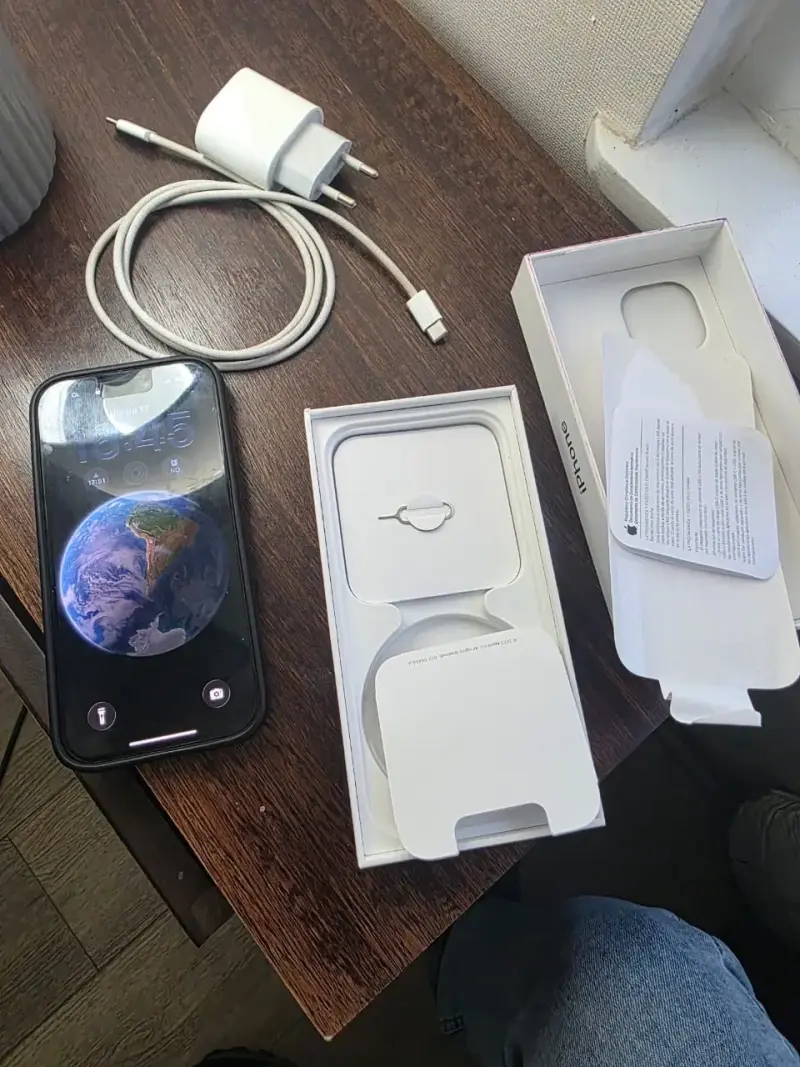 iPhone con cargador y caja original - 2