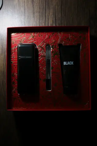 Set perfume Carolina Herrera 212 Vip Black Elixir - miniatura 3