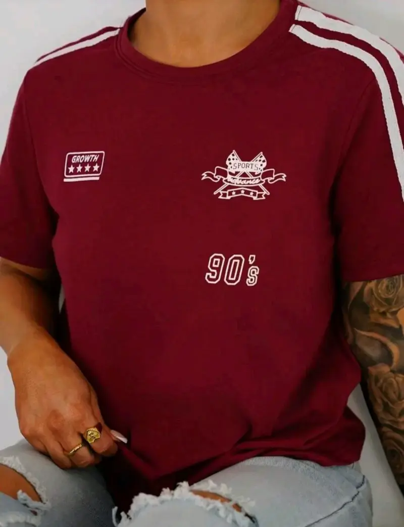 SHEIN Polera burdeos con diseño deportivo - 2