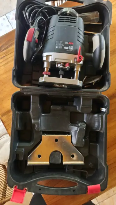 Fresadora Skil 1831 con maletín - miniatura 1