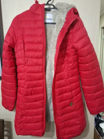 Chaqueta acolchada roja con capucha - miniatura 4