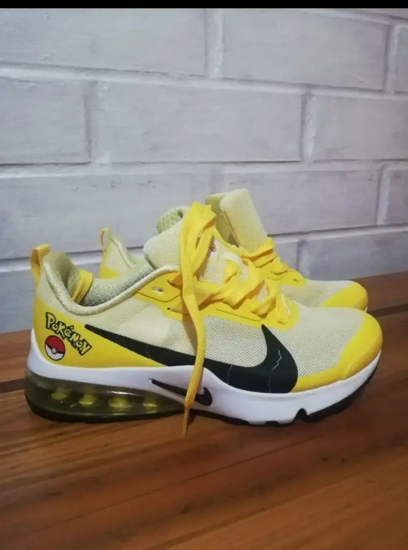 Zapatillas Nike Pokémon amarillas - 1