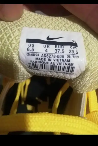 Zapatillas Nike Pokémon amarillas - miniatura 5
