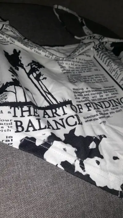 Top de tirantes con estampado de periódico - miniatura 3