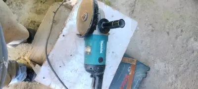 Esmeril angular Makita 7 pulgadas - miniatura 1