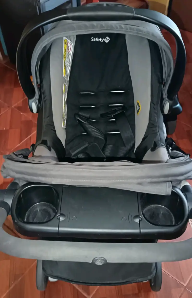 Coche de bebé con silla de auto gris - 2