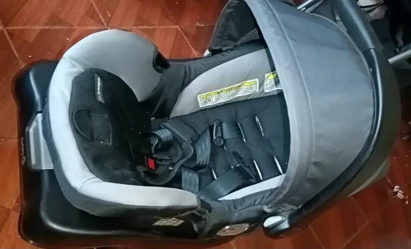 Coche de bebé con silla de auto gris - 4