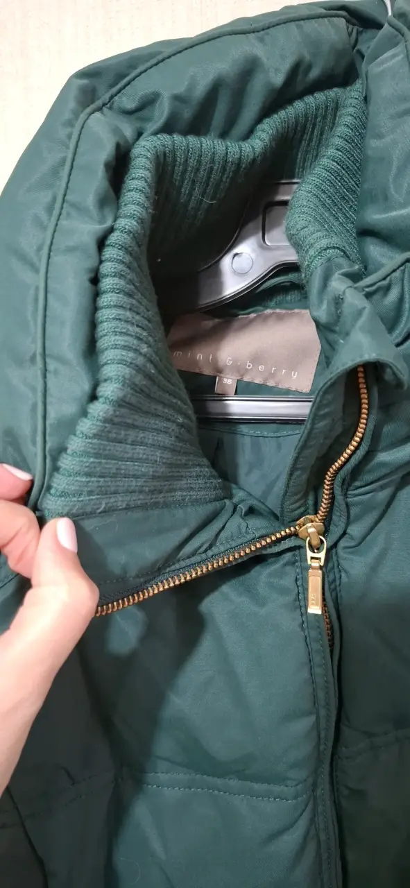 Chaqueta acolchada verde con cinturón - 3