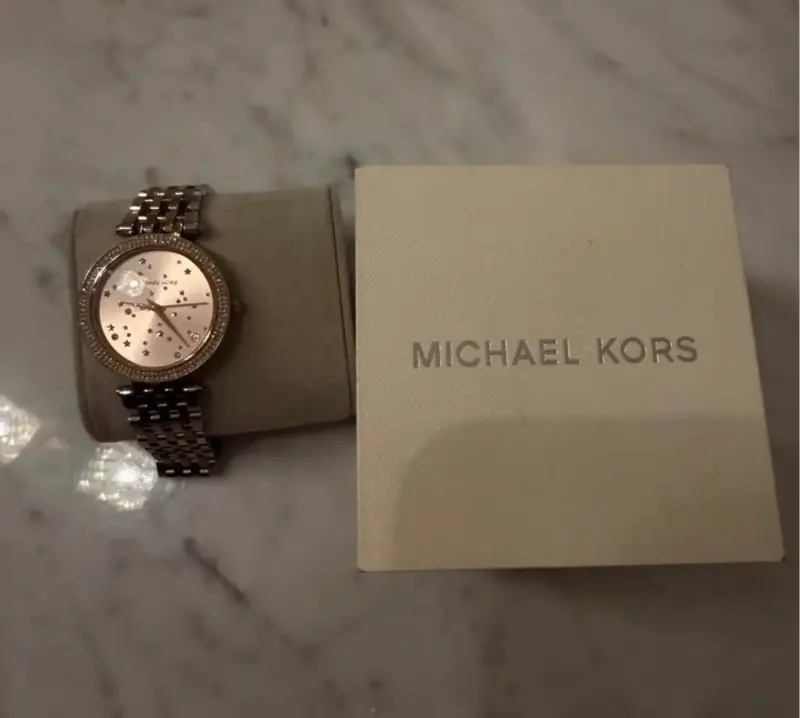 Reloj Michael Kors dorado con cristales - 5