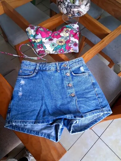 Conjunto de top floral y shorts de mezclilla - miniatura 3