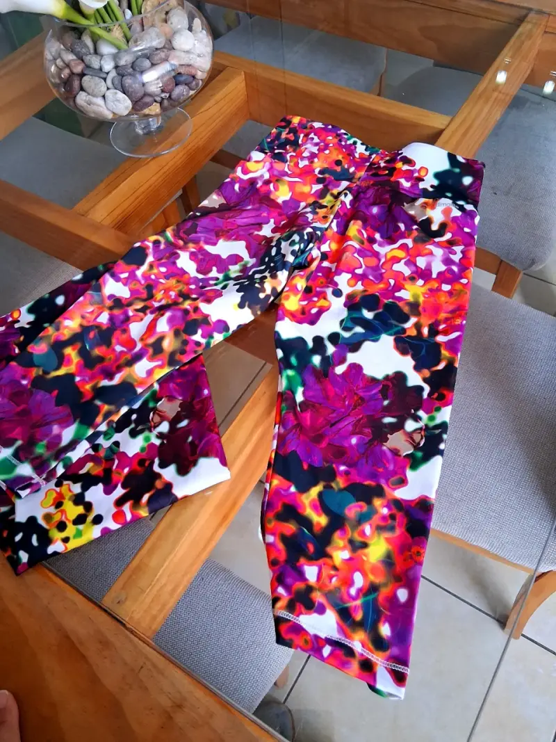 Conjunto deportivo Adidas estampado colorido - 2