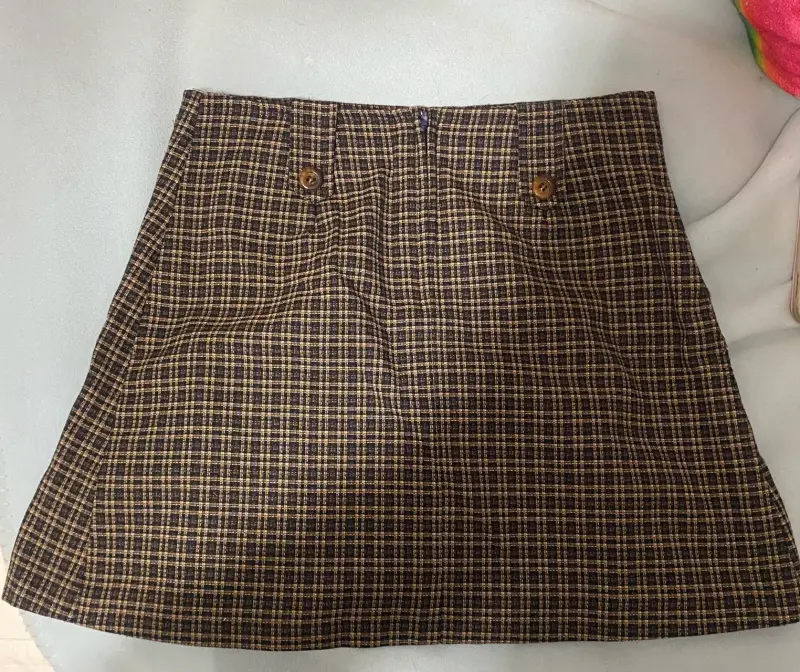 Falda corta a cuadros estilo vintage - 2