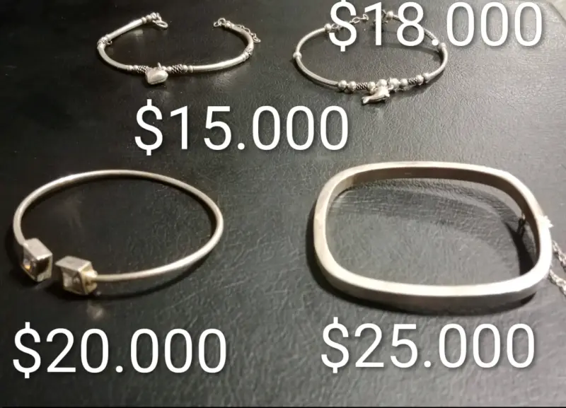 Pulsera de plata con dijes de estrellas y corazón - 5