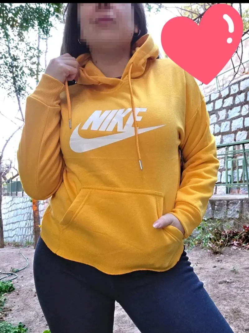 Polerón Nike amarillo con capucha