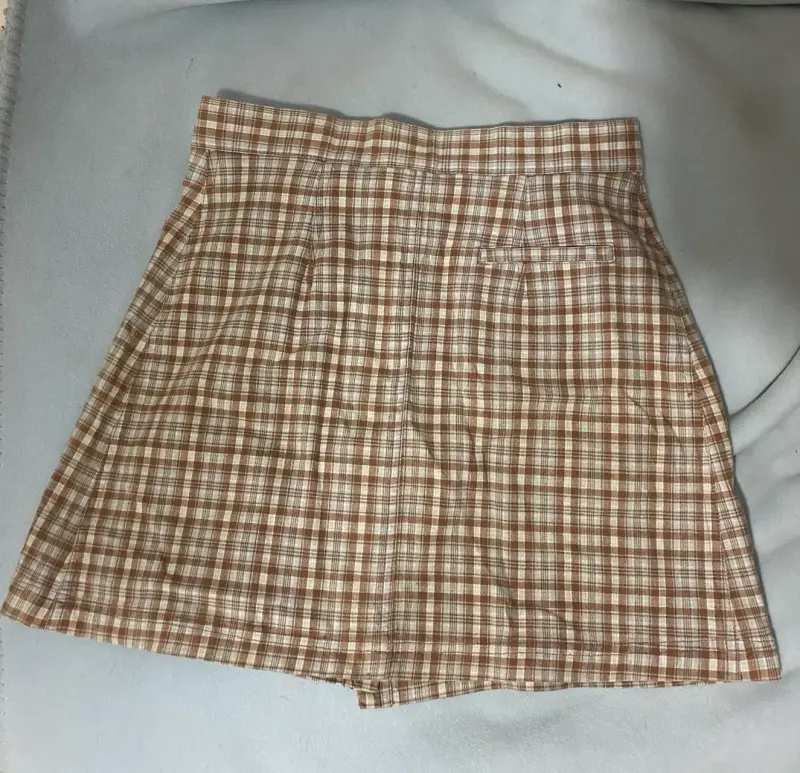 Falda corta a cuadros marrón y beige - 2