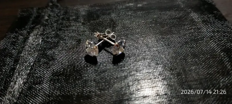 Aros de plata con cristales brillantes