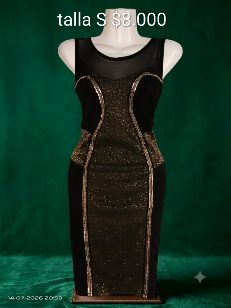Vestido de noche negro con detalles dorados