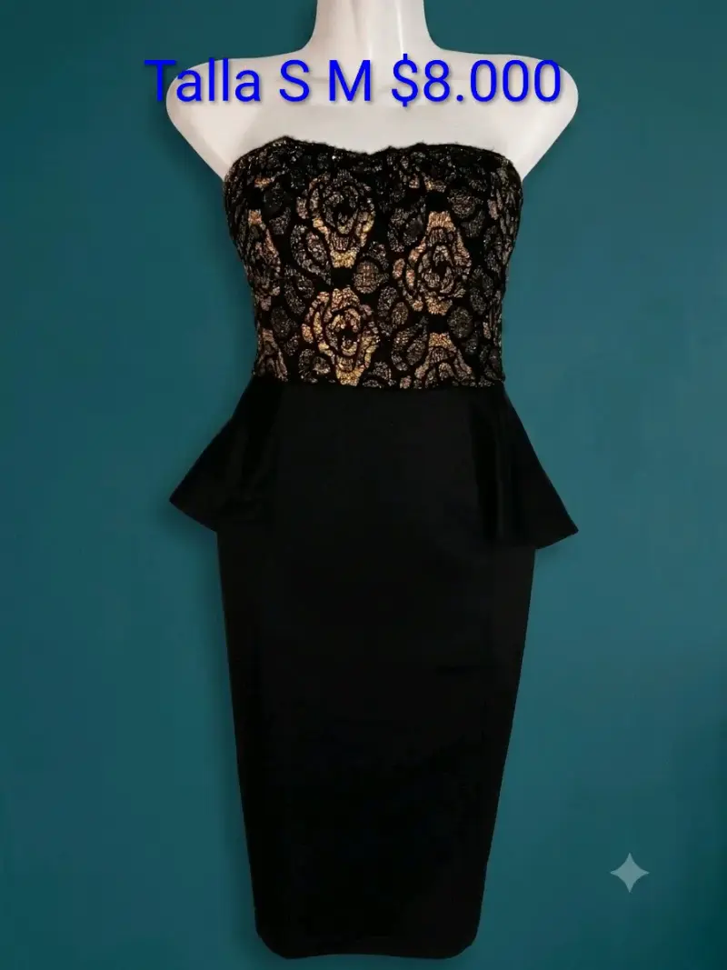 Vestido strapless negro con encaje floral