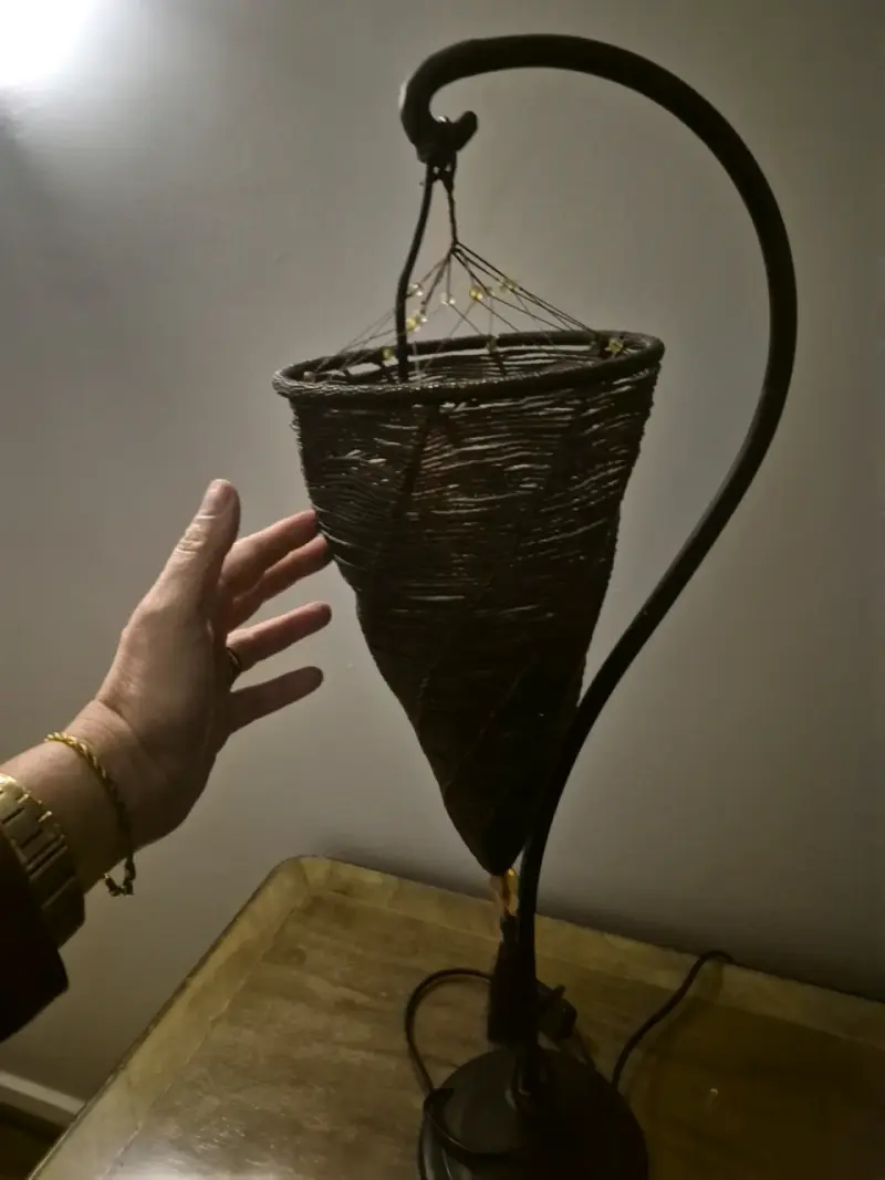 Hermosa y original lampara tejida - 2