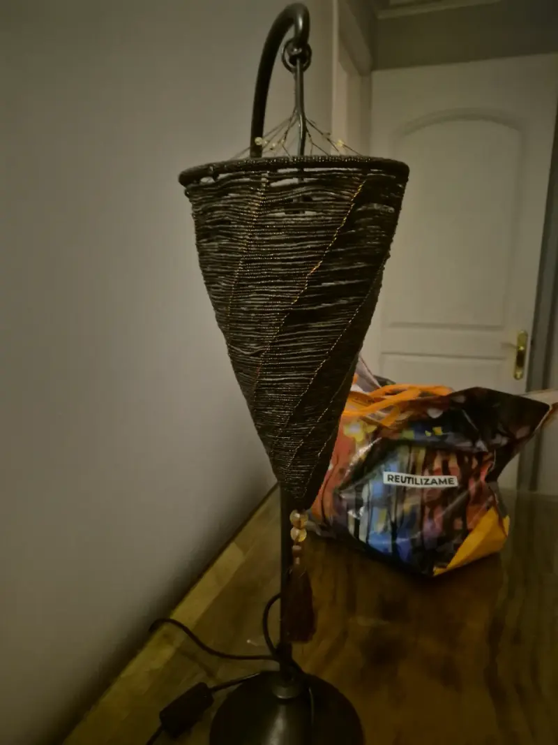 Hermosa y original lampara tejida - 3