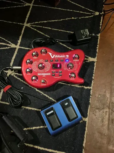 Pedalera Behringer V-Amp 3 con pedal de control - miniatura 1