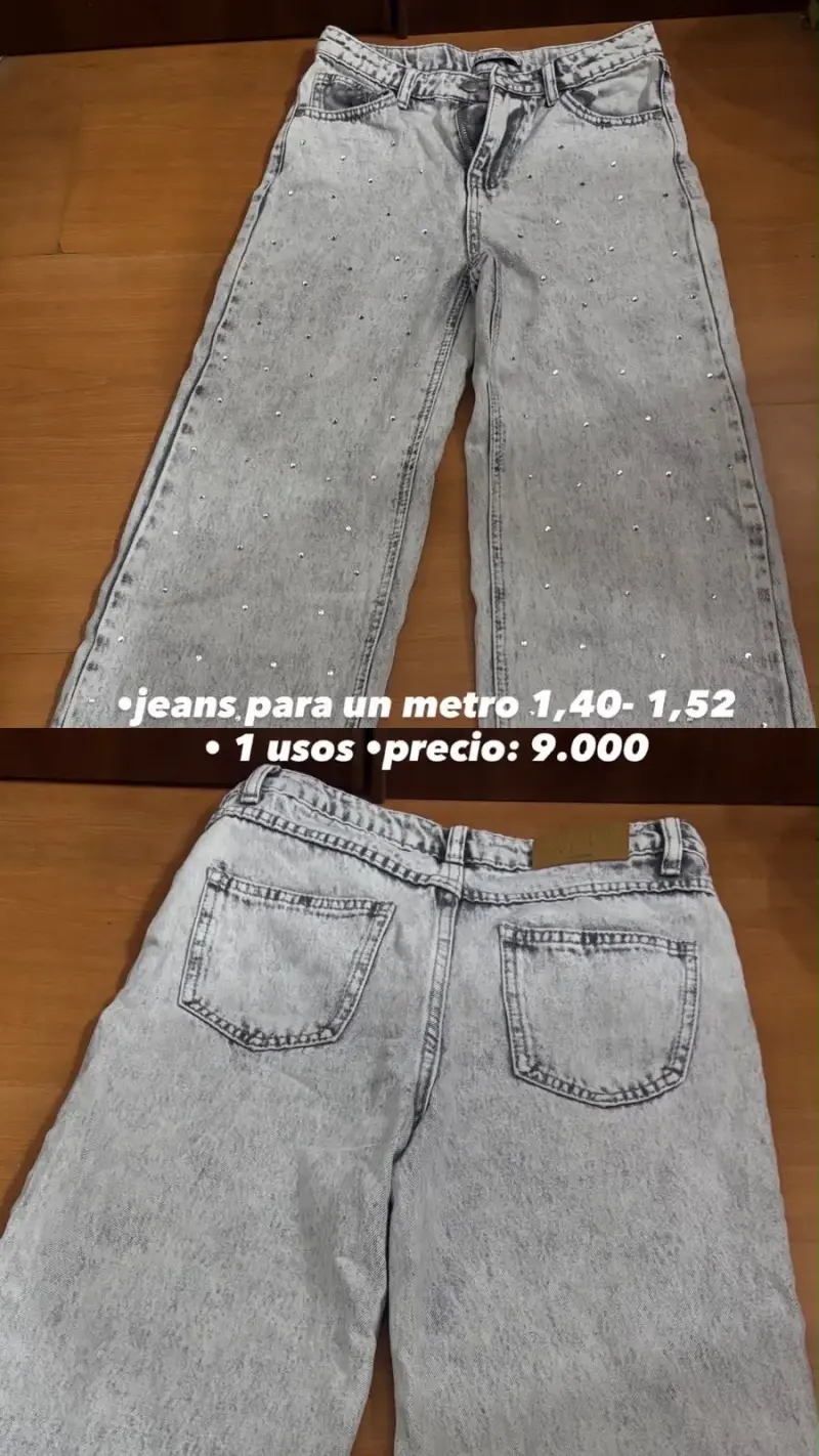 Jeans gris con detalles brillantes