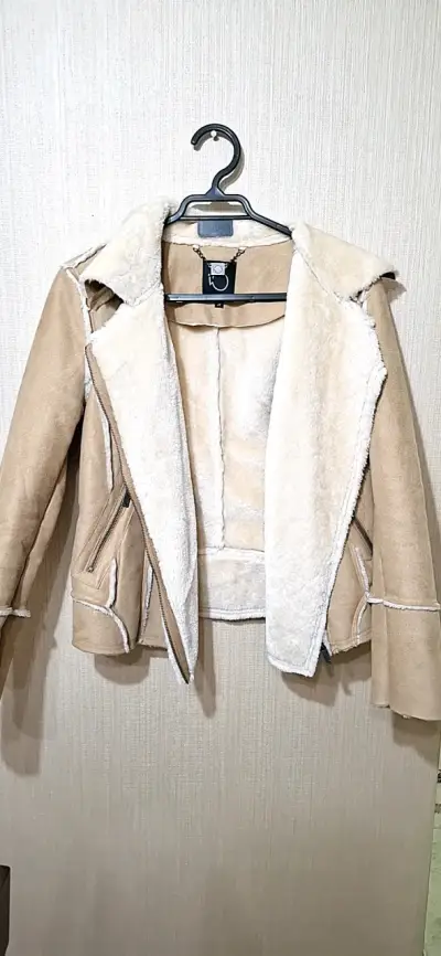 Chaqueta de gamuza beige con forro - miniatura 2