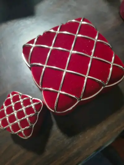Set de cajas de joyería de terciopelo rojo - miniatura 1