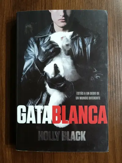 Libro 'Gata Blanca' de Holly Black - miniatura 1