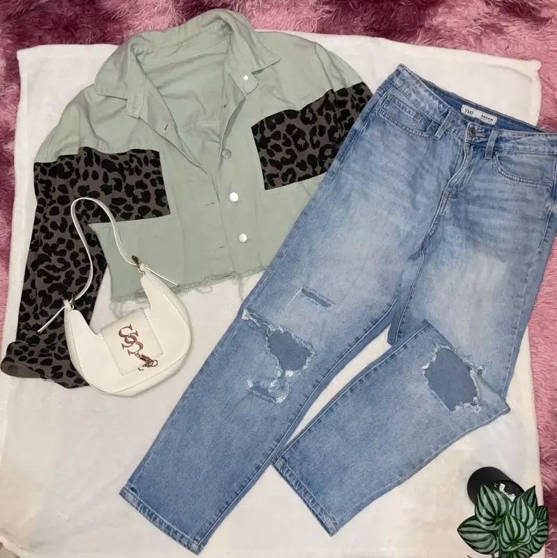 Chaqueta corta con estampado de leopardo - 2