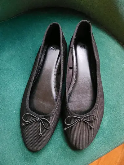 Bailarinas negras con lazo elegante - miniatura 2