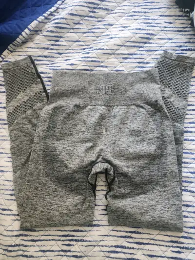Leggings deportivos grises con diseño de malla - miniatura 3