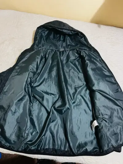 Chaqueta acolchada Umbro con capucha negra - miniatura 4