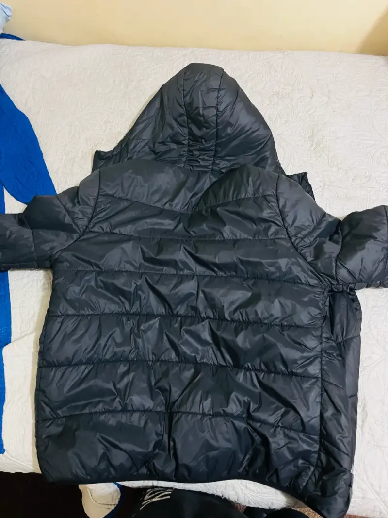 Chaqueta acolchada Umbro con capucha negra - 5