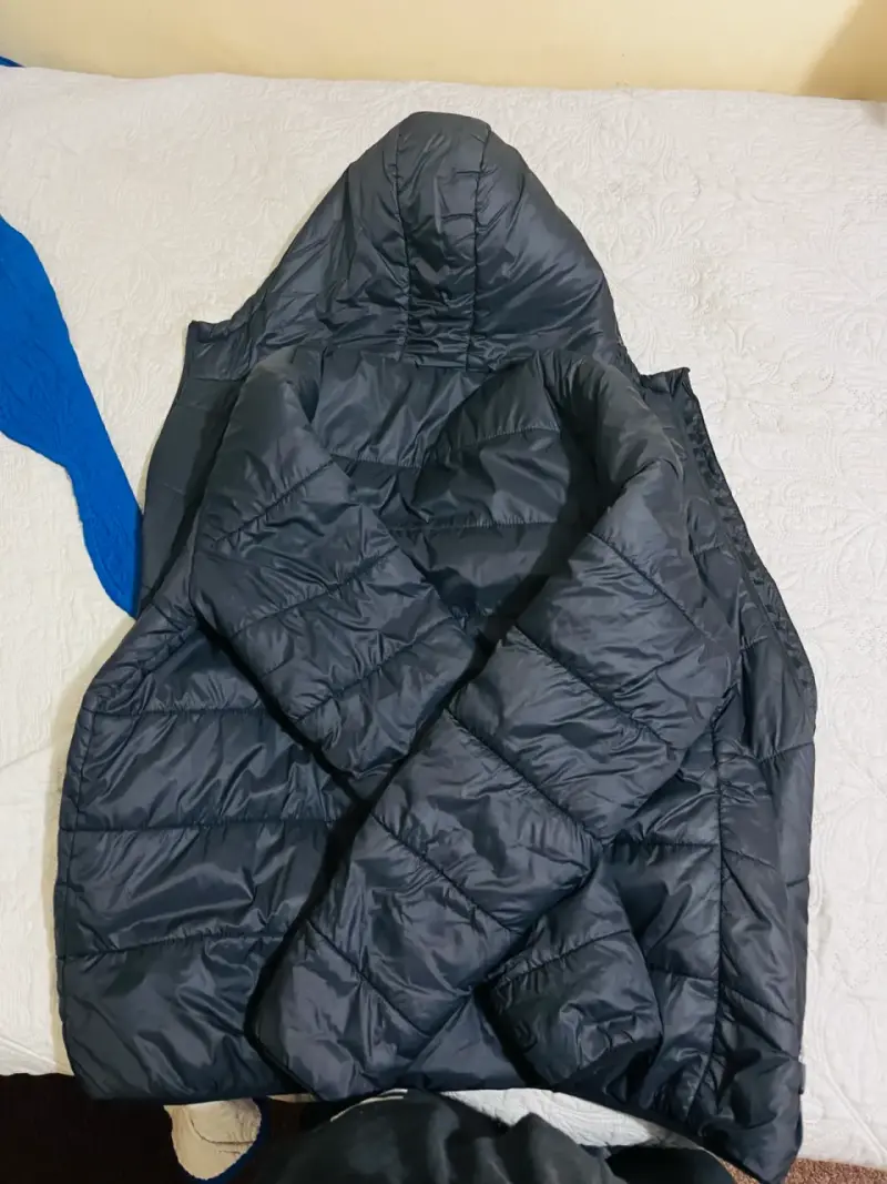 Chaqueta acolchada Umbro con capucha negra - 6