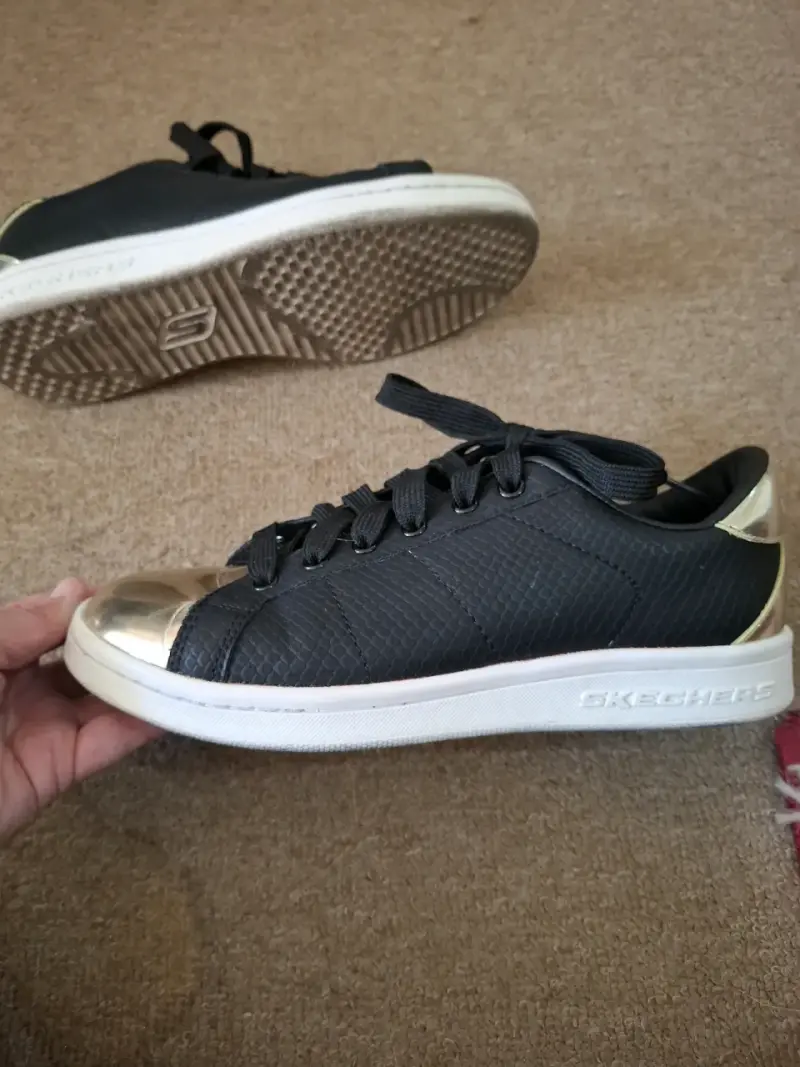 Zapatillas negras con punta metálica dorada - 3