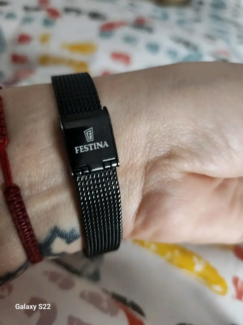 Reloj Festina dorado con correa negra - 2