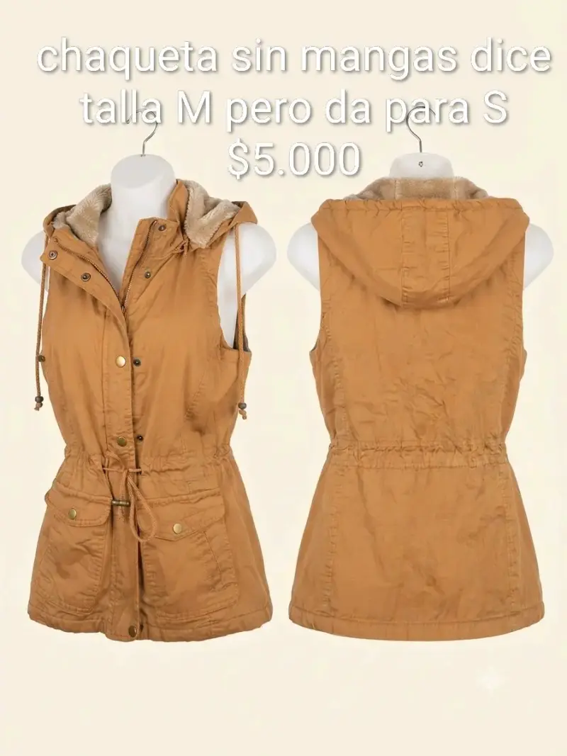Chaleco sin mangas color camel con capucha