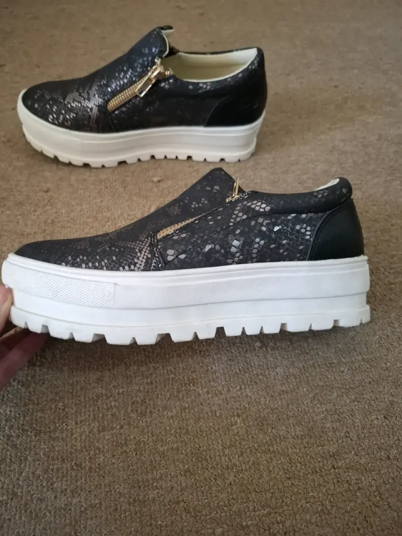 Zapatillas slip-on negras con plataforma - 1