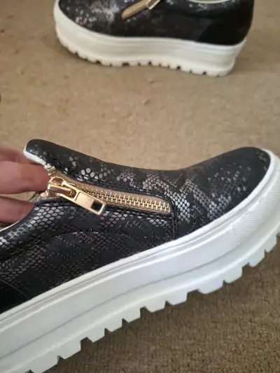 Zapatillas slip-on negras con plataforma - miniatura 2