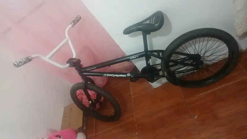 Bicicleta BMX rodado 20 negra - 1