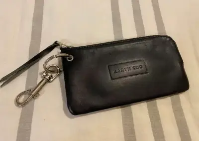 Porta celular Karin Coo cuero negro - miniatura 1