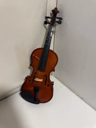 Violín clásico de madera en buen estado - miniatura 1