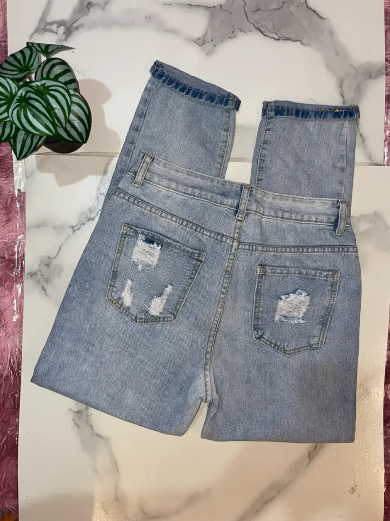 Jeans de mezclilla desgastados para mujer - 2