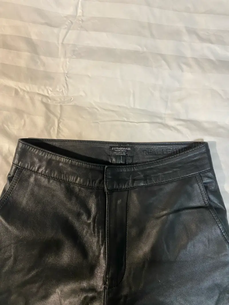 Pantalones de cuero negro Stradivarius