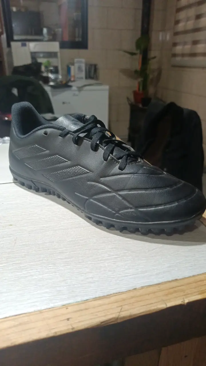 Zapatillas de fútbol con toperoles negros - 2